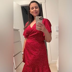 Celebrated spring with this beautiful wrap dress